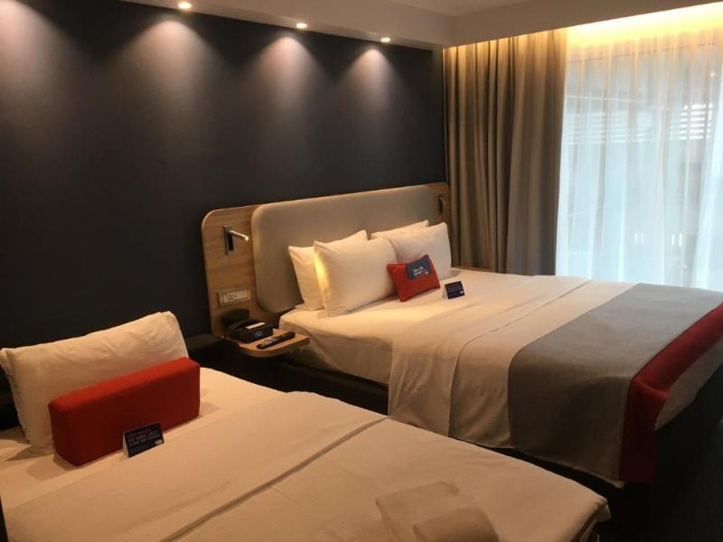 Holiday Inn Express Zurich Airport image