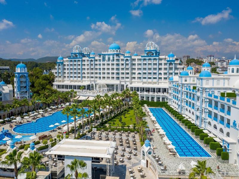 Rubi Platinum Spa Resort & Suites