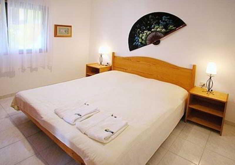 Bed room