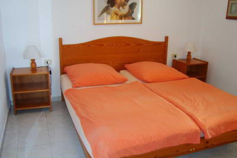 Bed room