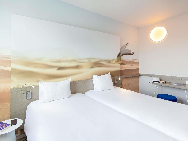 ibis Styles Toulon Centre Port image