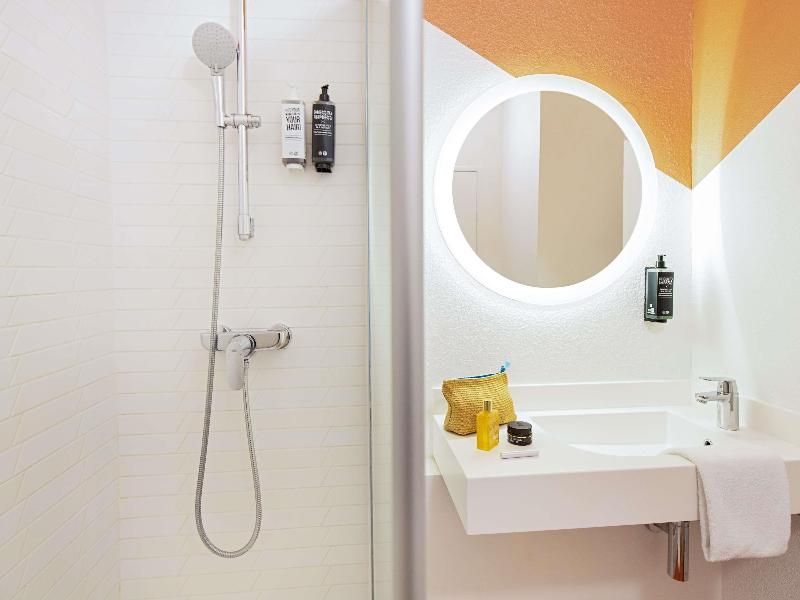ibis Styles Toulon Centre Port image