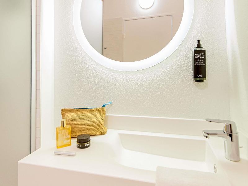 ibis Styles Toulon Centre Port image