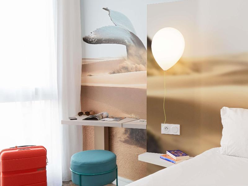 ibis Styles Toulon Centre Port image