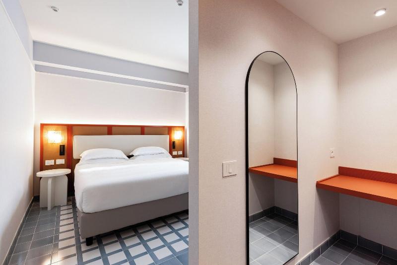 Hotel Plaza image