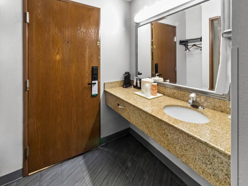Quality Inn & Suites CVG Airport image