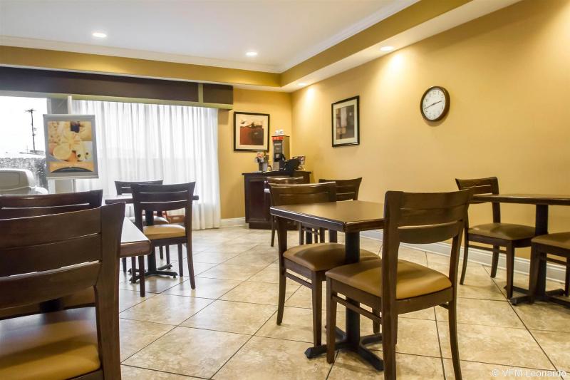 Suburban Studios Berwick - Morgan City image