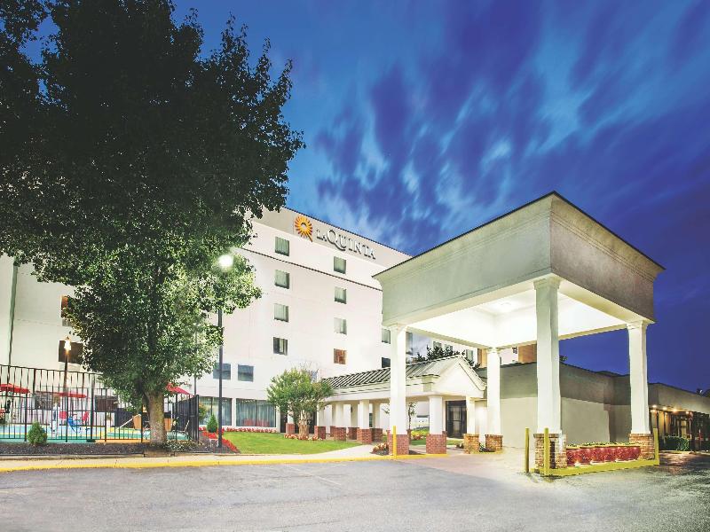 La Quinta Inn Suites Dc Metro Capitol Beltway image