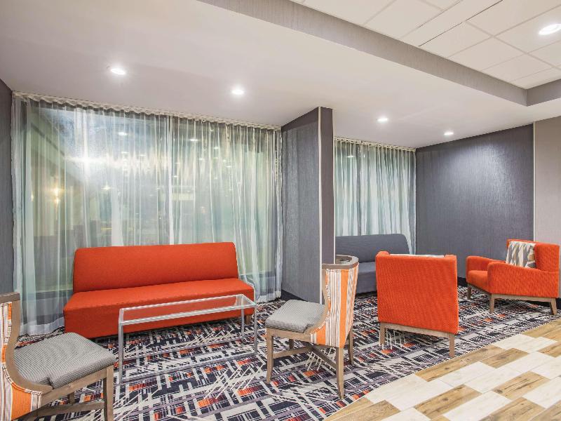 La Quinta Inn Suites Dc Metro Capitol Beltway image