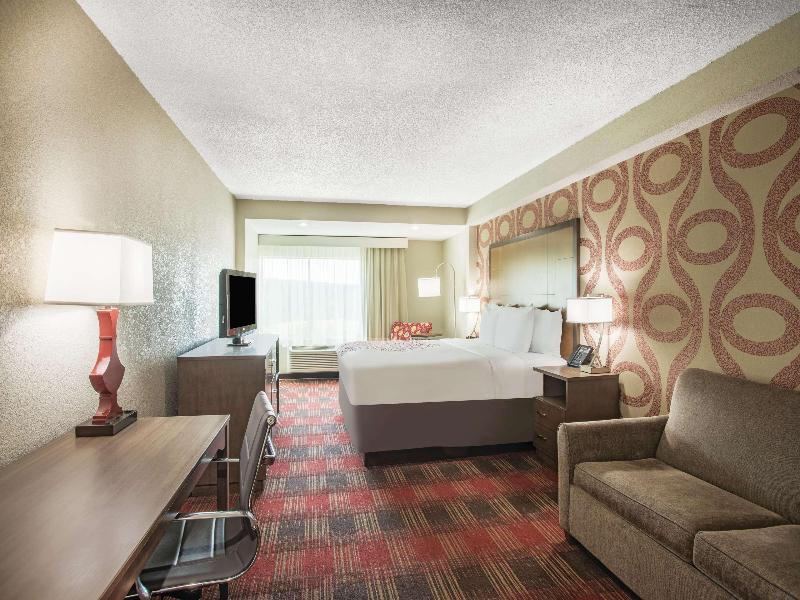 La Quinta Inn Suites Dc Metro Capitol Beltway image