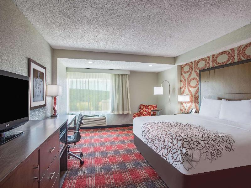 La Quinta Inn Suites Dc Metro Capitol Beltway image