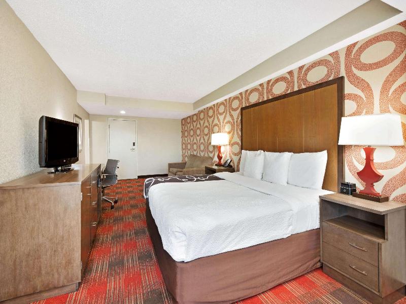La Quinta Inn Suites Dc Metro Capitol Beltway image