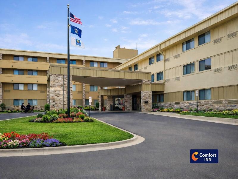 Comfort Inn Farmington Hills — general view