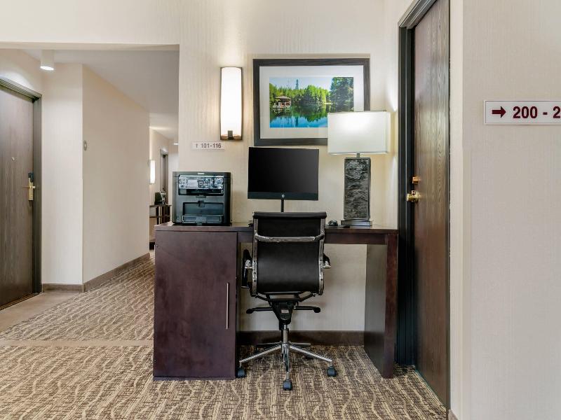 Comfort Inn Manistique image