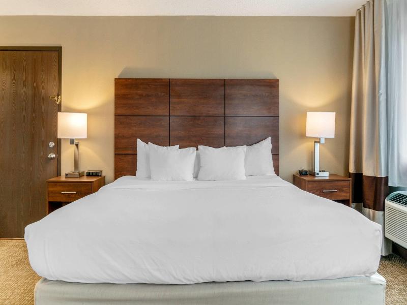 Comfort Inn Manistique image