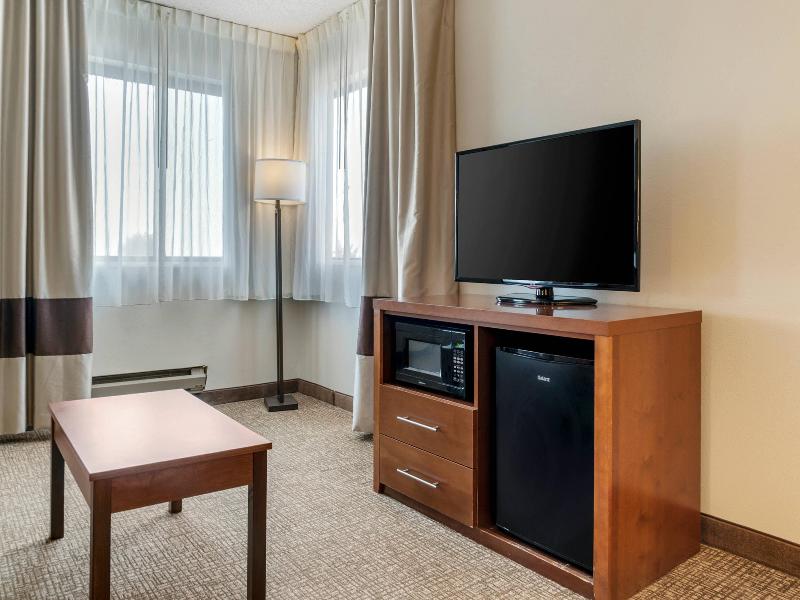 Comfort Inn Manistique image