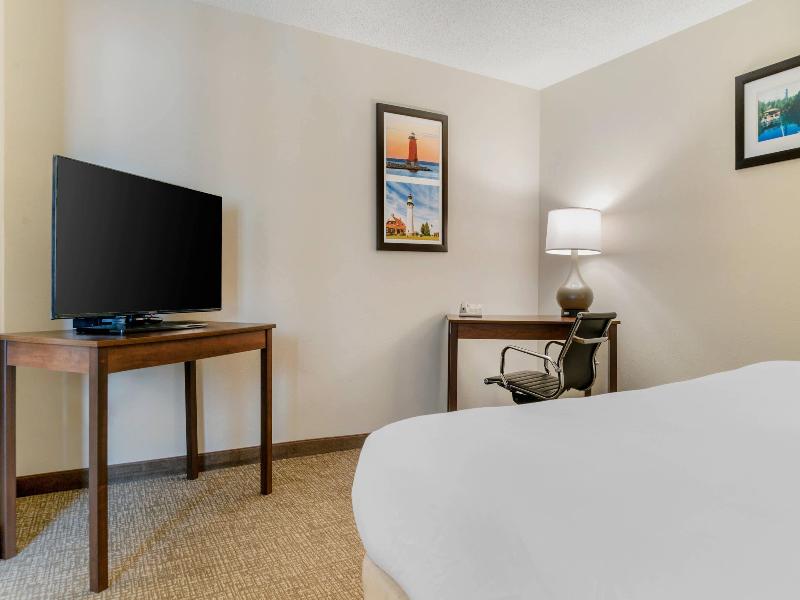 Comfort Inn Manistique image