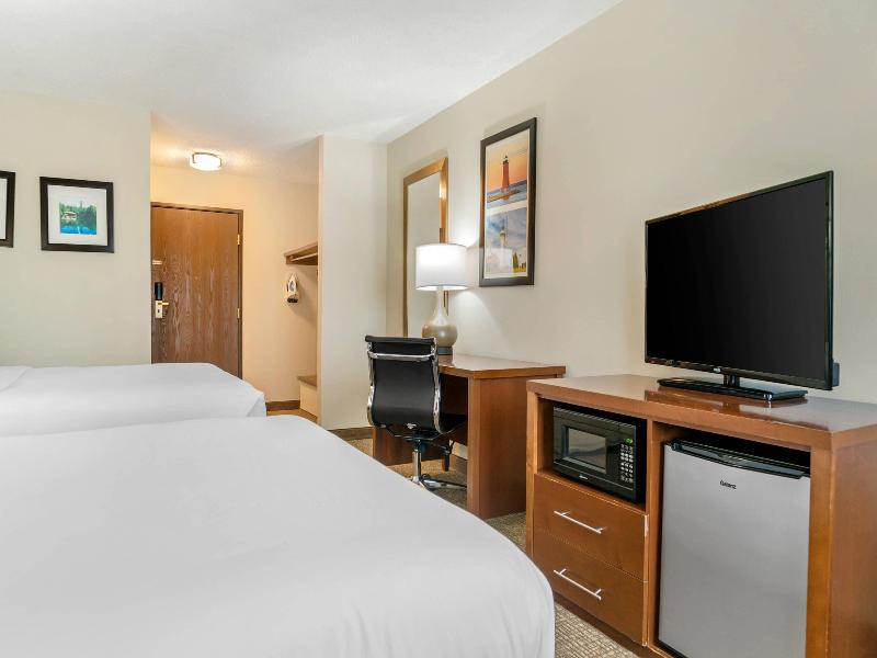 Comfort Inn Manistique image