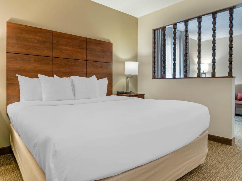 Comfort Inn Manistique image