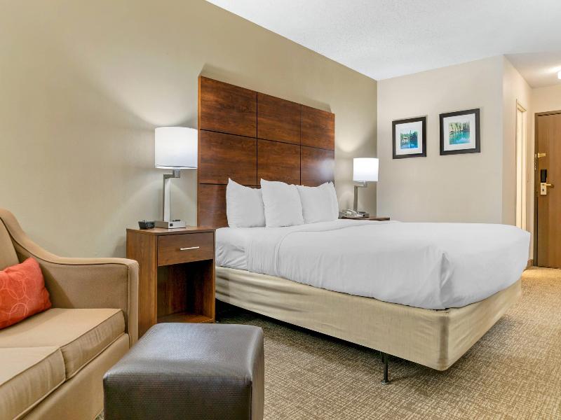 Comfort Inn Manistique image