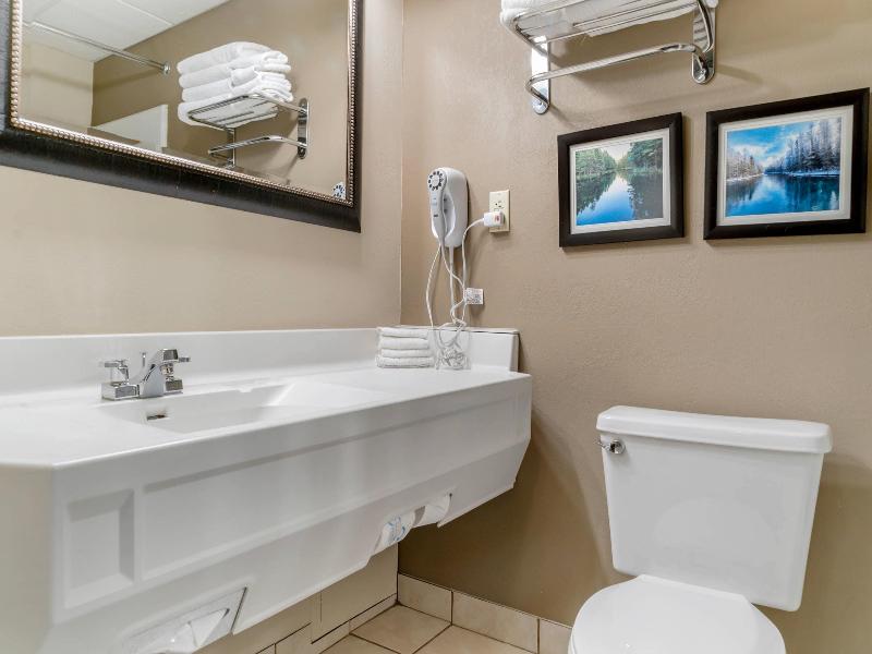 Comfort Inn Manistique image