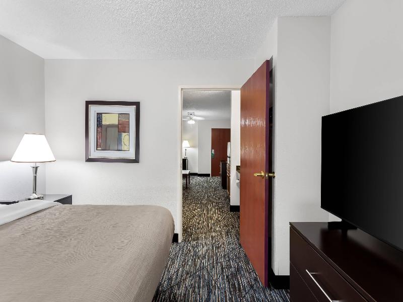Quality Inn & Suites Niles image