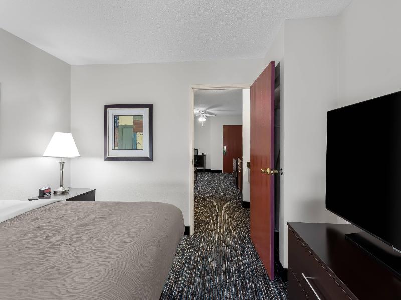 Quality Inn & Suites Niles image