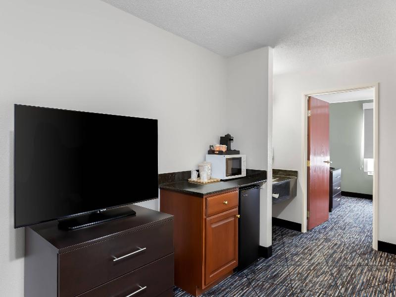Quality Inn & Suites Niles image