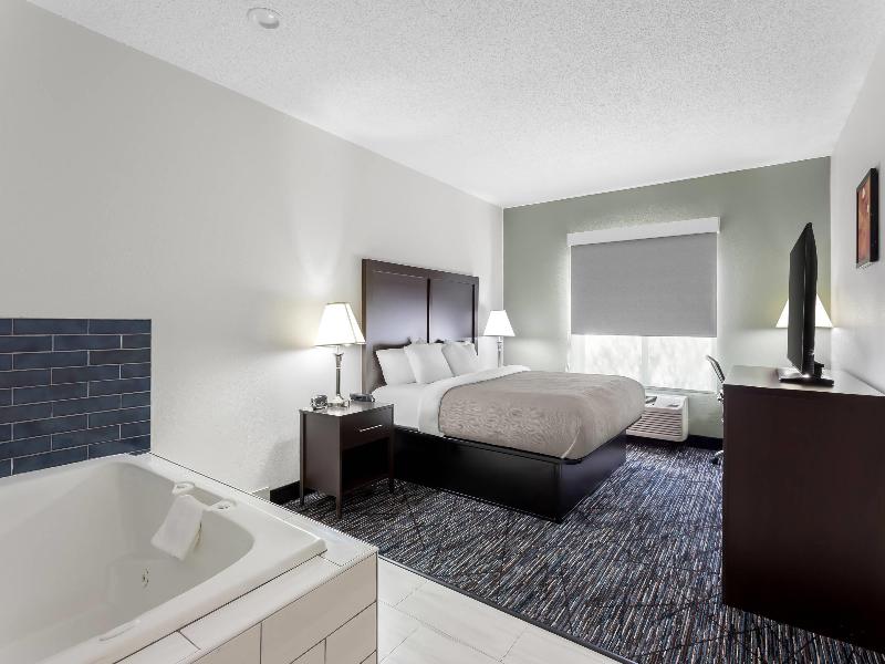 Quality Inn & Suites Niles image