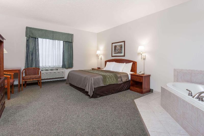 Days Inn by Wyndham Pentwater image