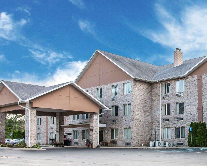 Comfort Inn Whitehall Near Michigan'S Adventure image