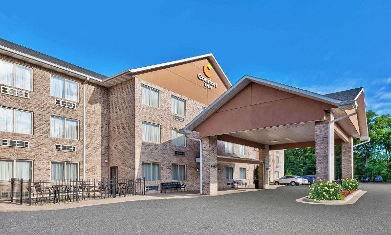 Comfort Inn Whitehall Near Michigan'S Adventure image