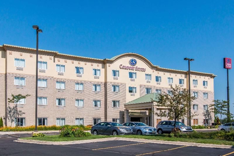 Comfort Suites Wixom image
