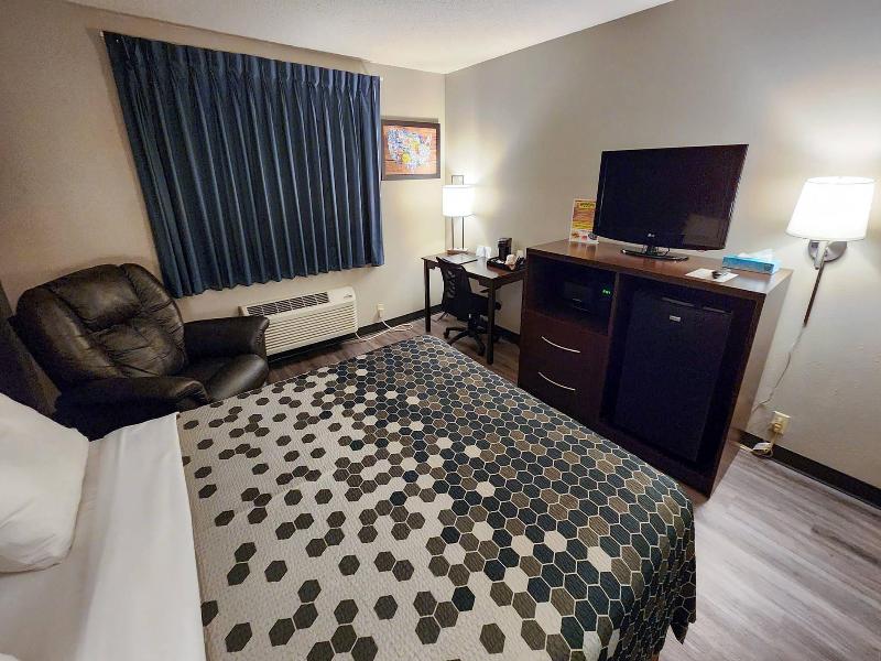 Econo Lodge Ortonville image