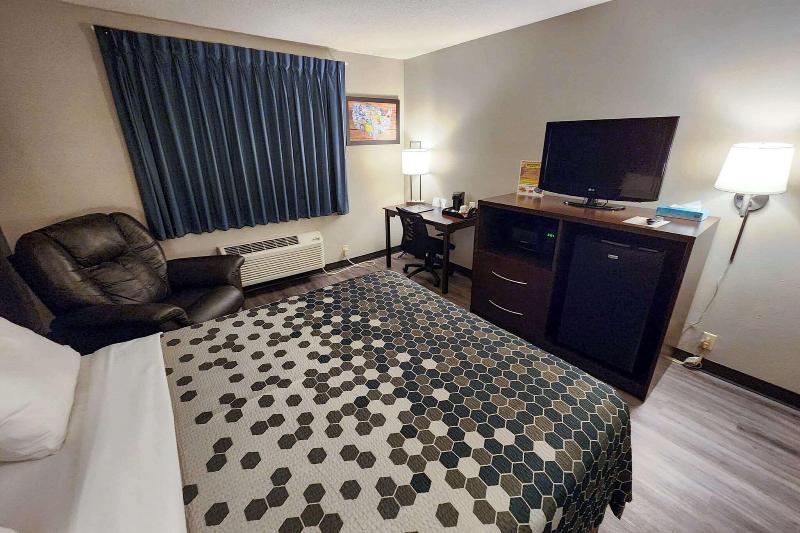 Econo Lodge Ortonville image