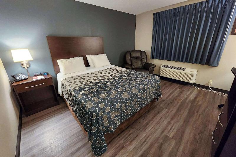 Econo Lodge Ortonville image