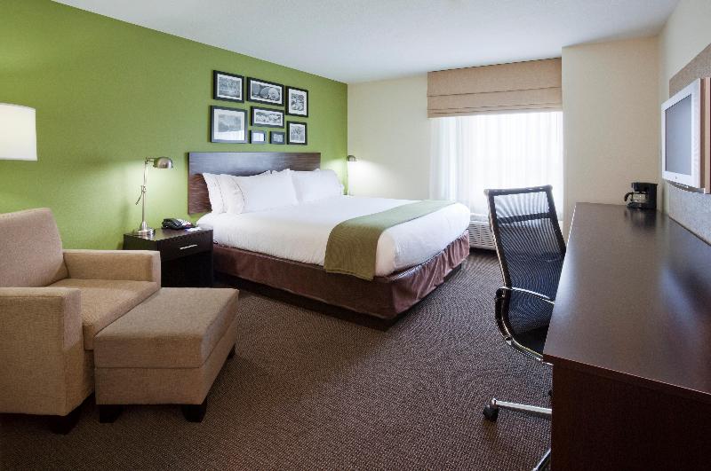 Holiday Inn Express & Suites Rogers — photo 6