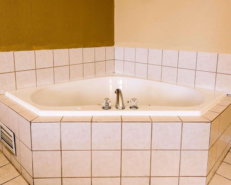 Quality Inn Hotels in Bethany, MO image