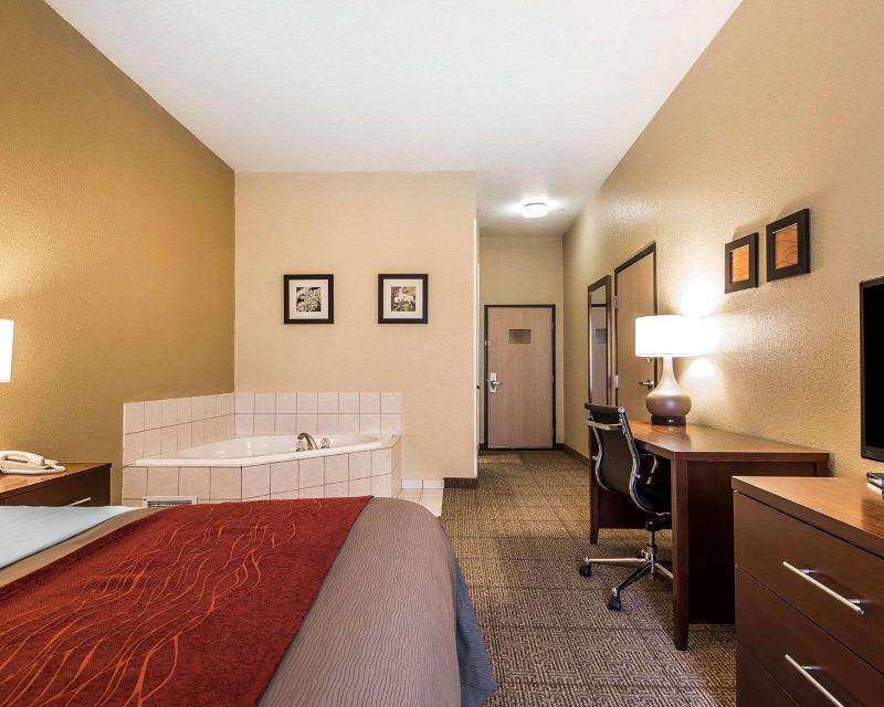 Quality Inn Hotels in Bethany, MO image