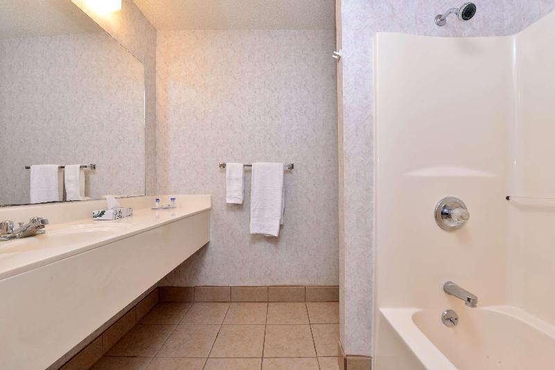Americas Best Value Inn Knob Noster image