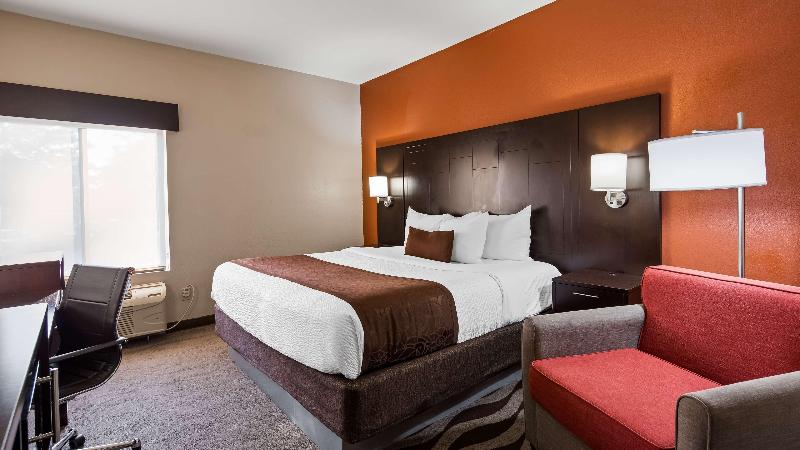 BEST WESTERN Plus Lee's Summit Hotel & Suites image