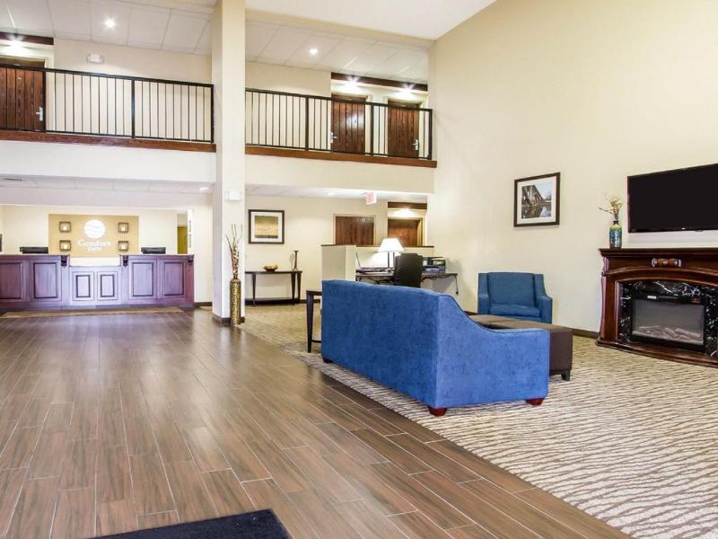 Comfort Inn Poplar Bluff North image
