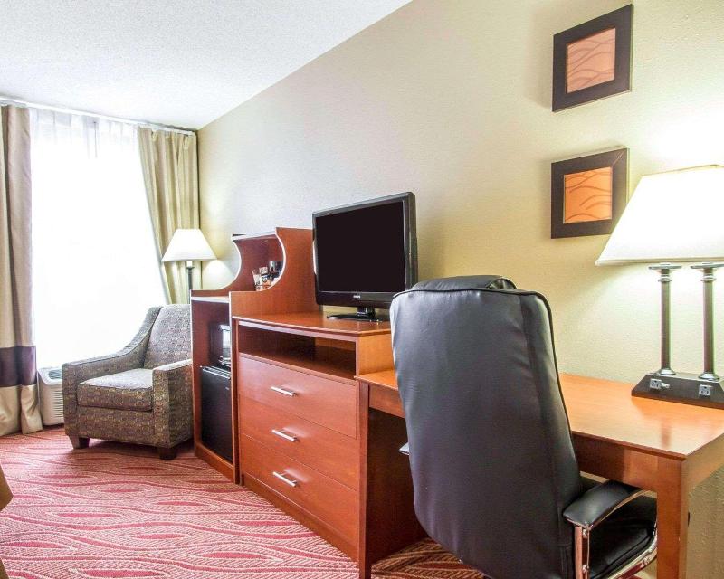 Comfort Inn Poplar Bluff North image