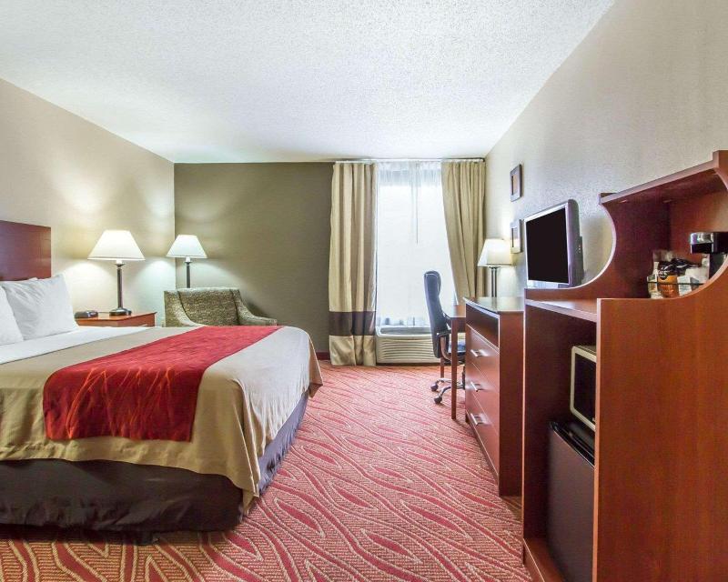 Comfort Inn Poplar Bluff North image