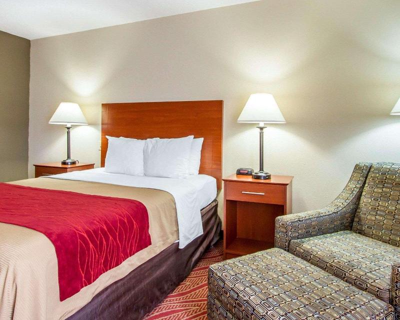 Comfort Inn Poplar Bluff North image