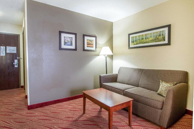 Comfort Inn Poplar Bluff North image