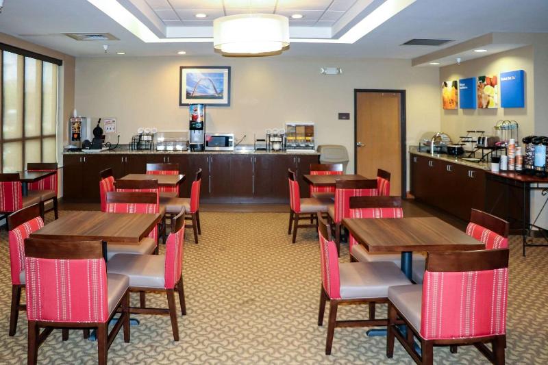 Comfort Inn & Suites Sikeston I-55 image