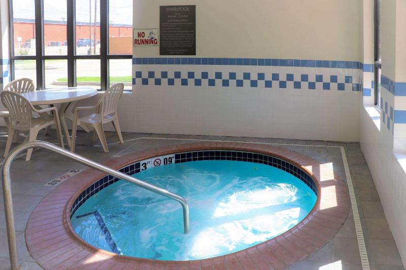 Comfort Inn & Suites Sikeston I-55 image