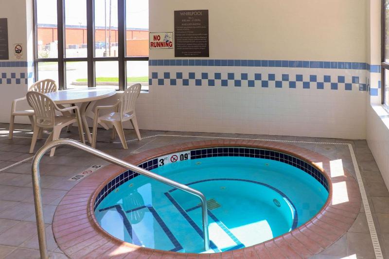 Comfort Inn & Suites Sikeston I-55 image