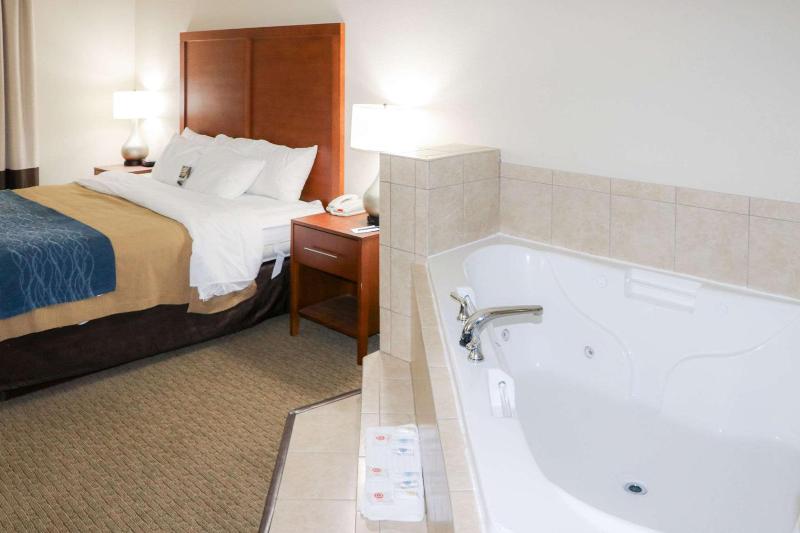 Comfort Inn & Suites Sikeston I-55 image